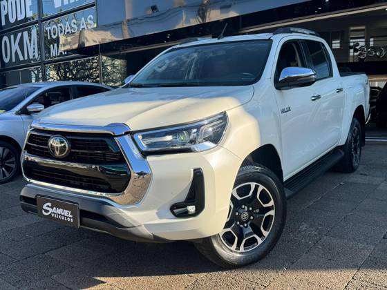 TOYOTA HILUX 2.8 D-4D TURBO DIESEL CD SRX 4X4 AUTOMÁTICO TOYOTA HILUX 2.8 D-4D TURBO DIESEL CD SRX 4X4 AUTOMÁTICO